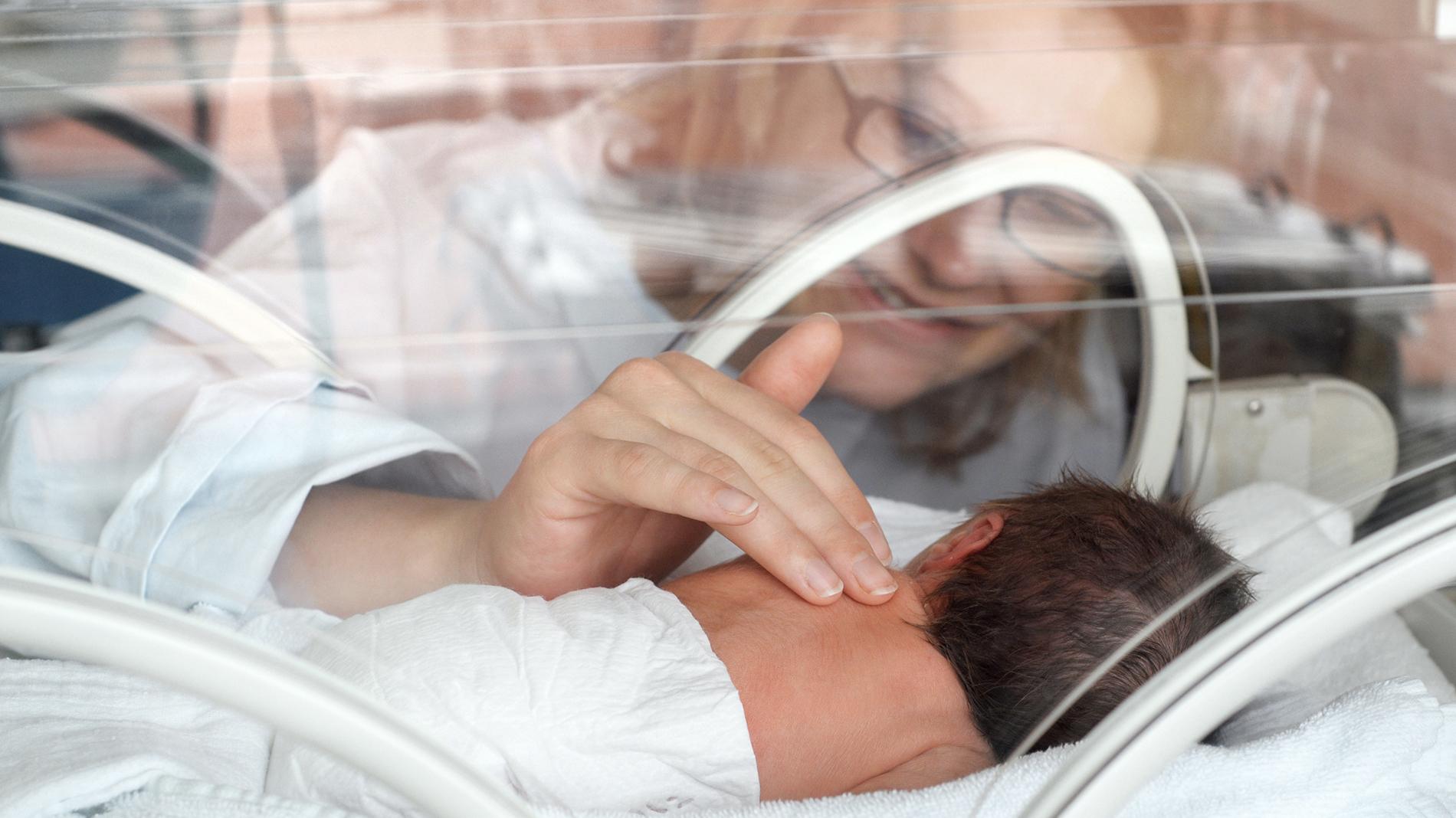 medin-mother-preterm-baby