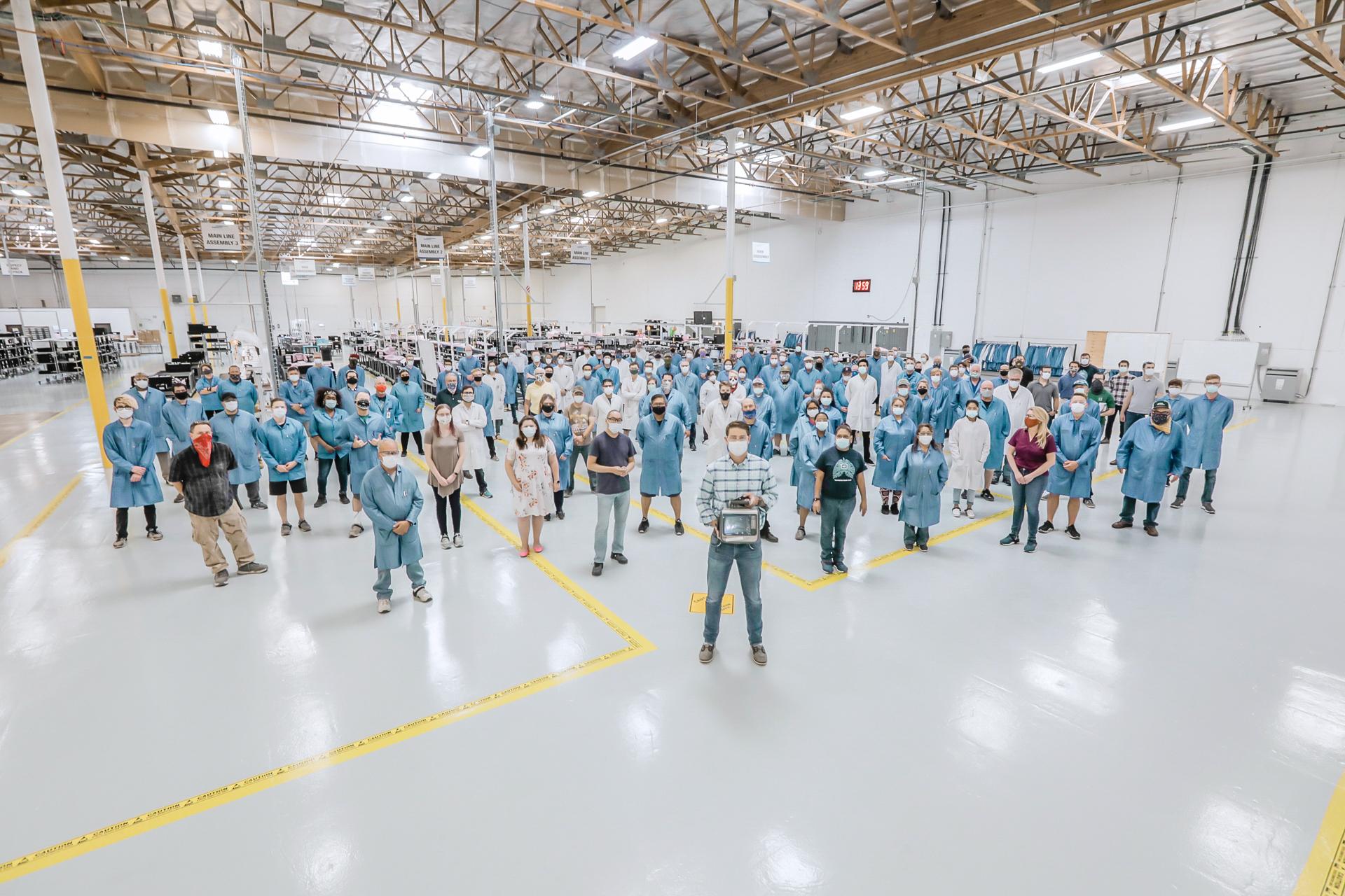 Bob Hamilton junto al equipo de producción de Reno