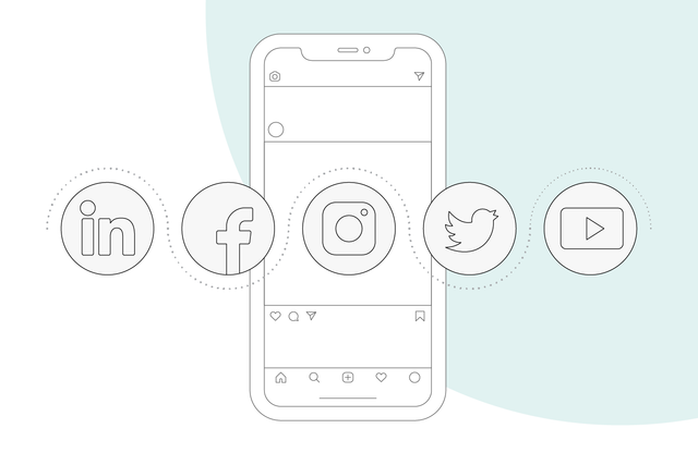 Смартфон с иконками социальных сетей