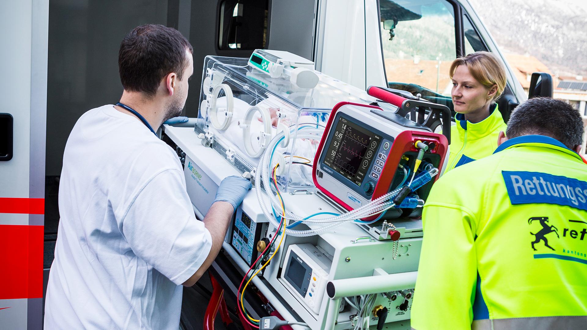 Neonatal patient transported with an HAMILTON-T1 neonatal transport ventilator
