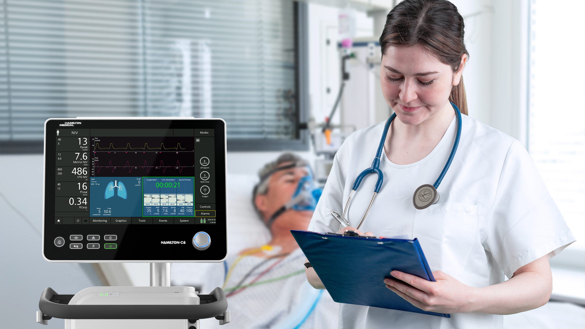 Doctor with patient and the HAMILTON-C6 ICU ventilator