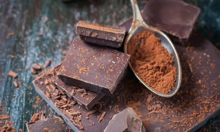 Dietitian snacks dark chocolate