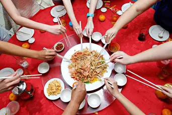 Learn more healthy eating tips for Chinese New Year by Mount Elizabeth Hospitals’ dietitians. Enjoy the festive season without needing to deprive yourself.