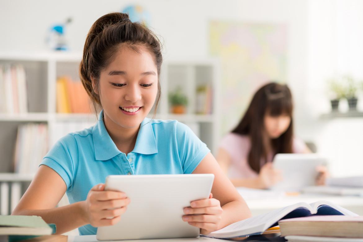 girl-tablet-main-d