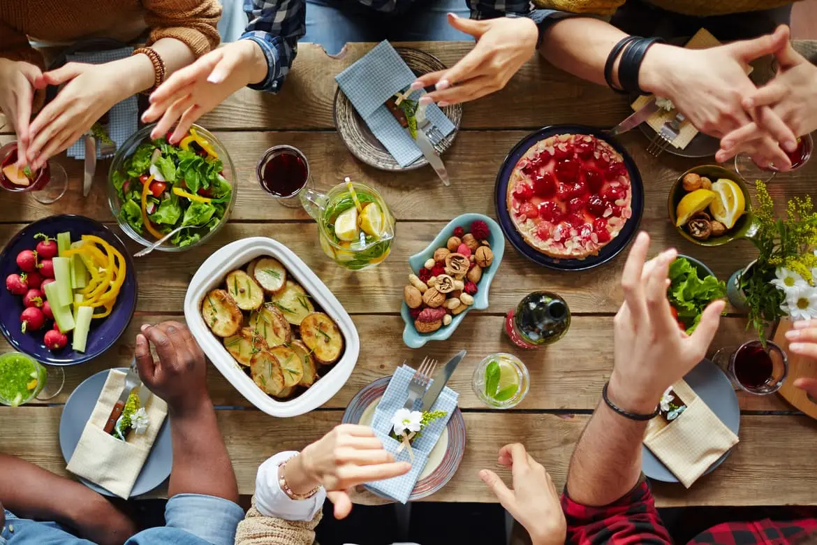 Apakah Pesta Makan Saat Liburan Akan Merusak Pola Makan Sehat Anda?