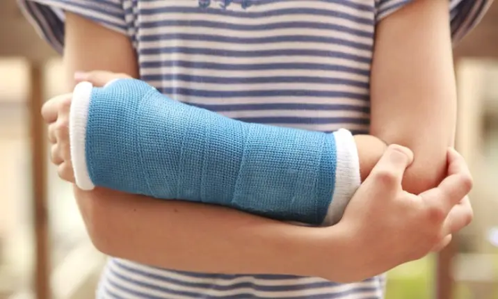 Child with fractured arm