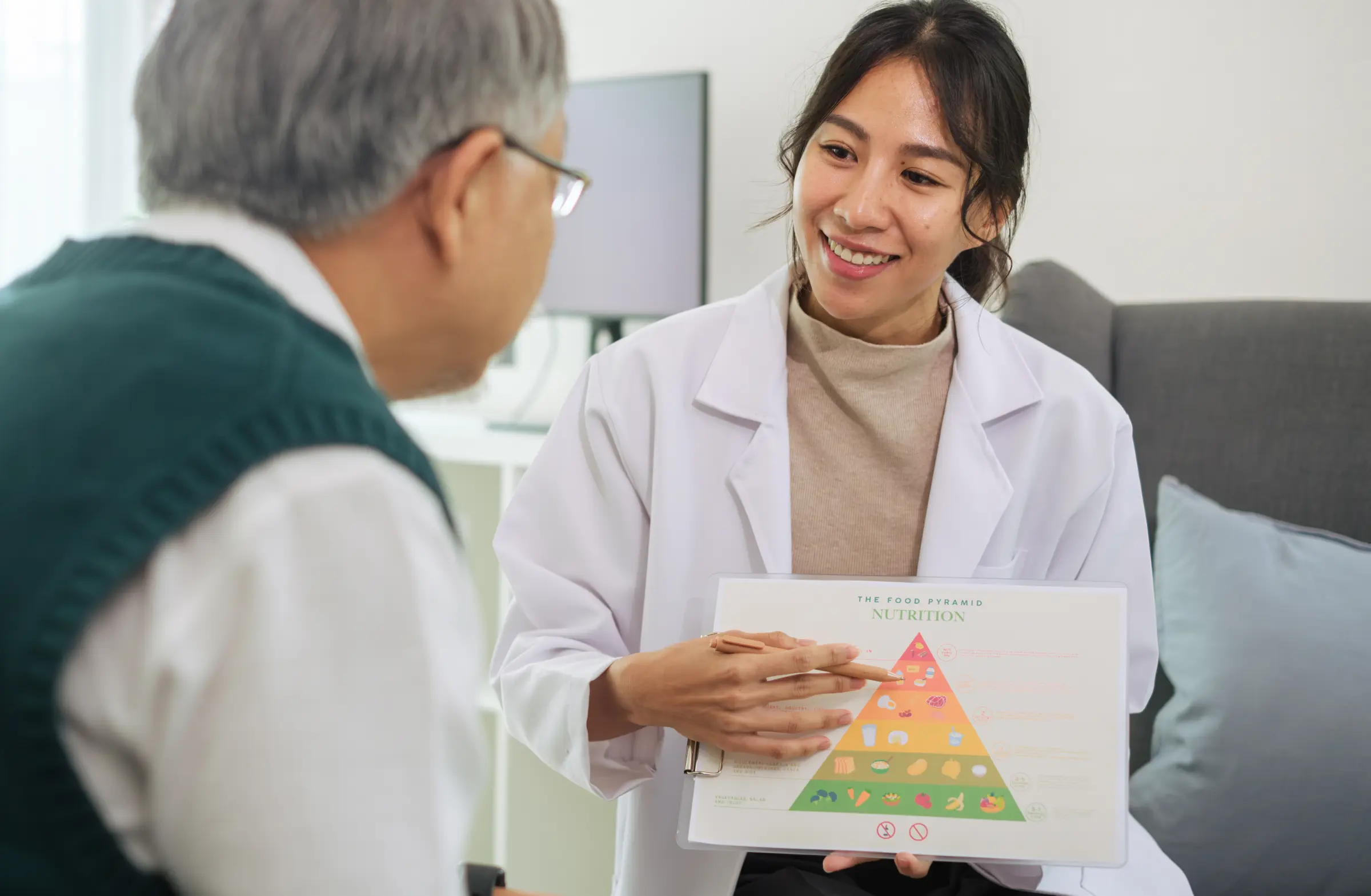 Dietitian with old man