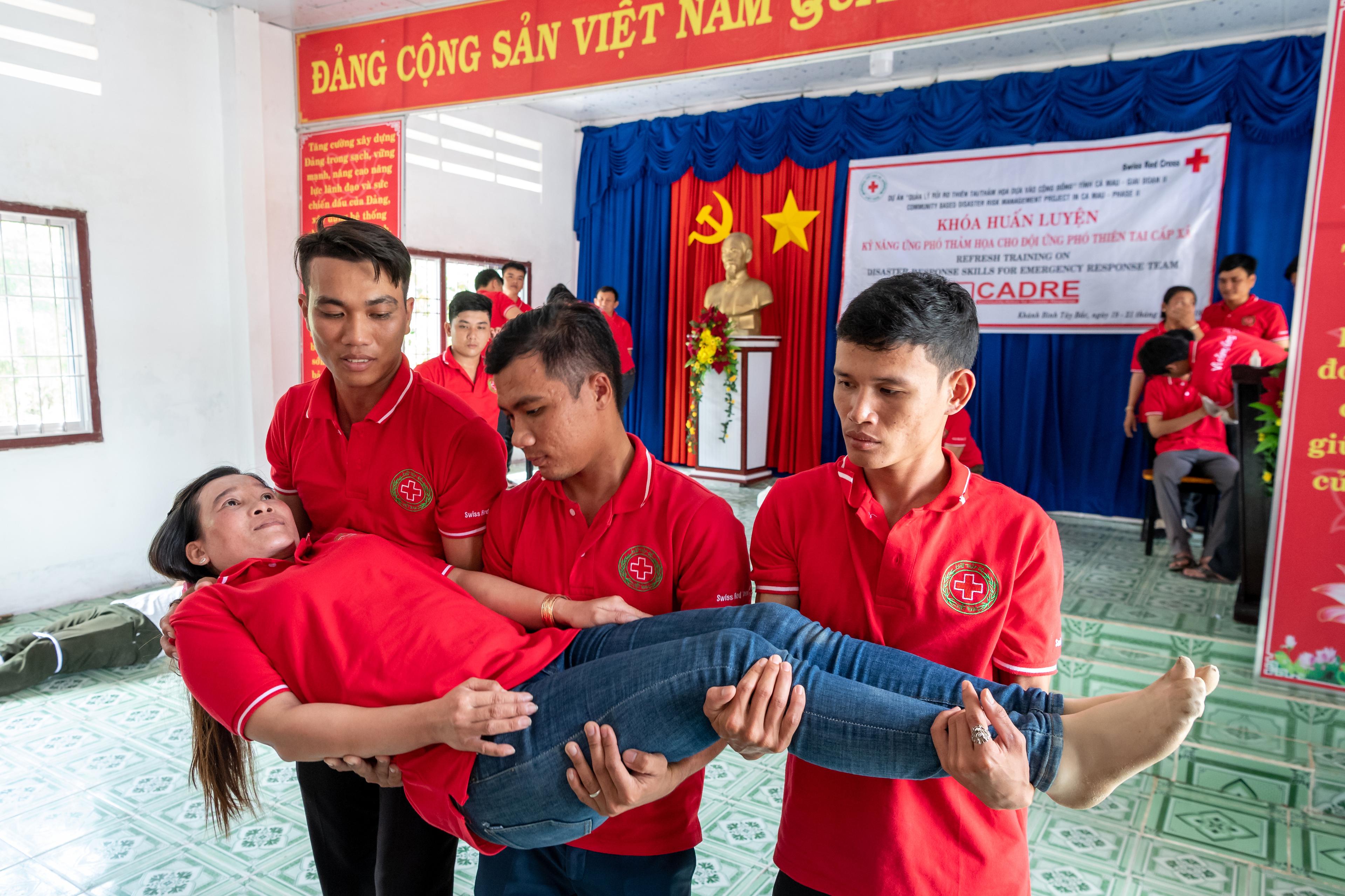 Erste-Hilfe-Übung des Roten Kreuzes in Vietnam