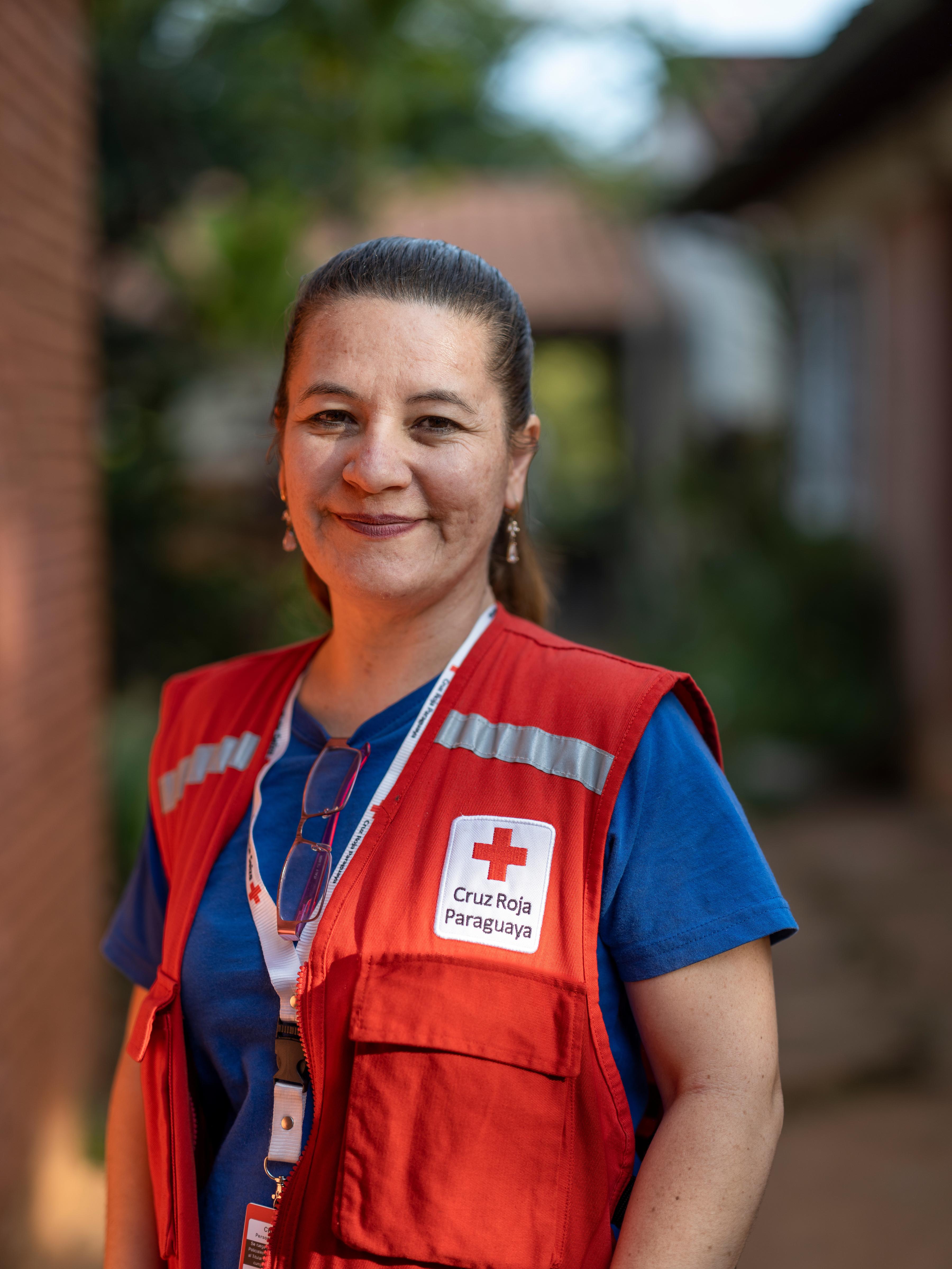 Portrait photo de la bénévole paraguayenne de la Croix-Rouge Yannylce Ortiz