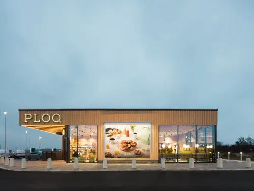 openstudio_ploq_exterior_wood_restaurant_foodconcept-facade_signage_neon_retail_varberg-016