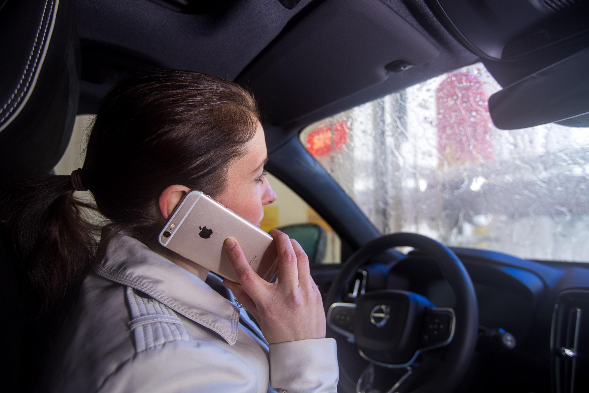 Vikatilanteessa soita kuitissa olevaan numeroon, älä siirrä autoa tai poistu autosta