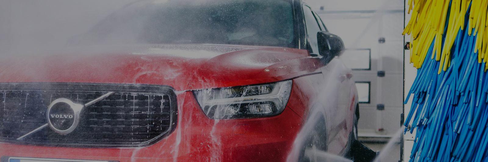 Pesukadulla auto puhdistuu nopeasti ja tehokkaasti.