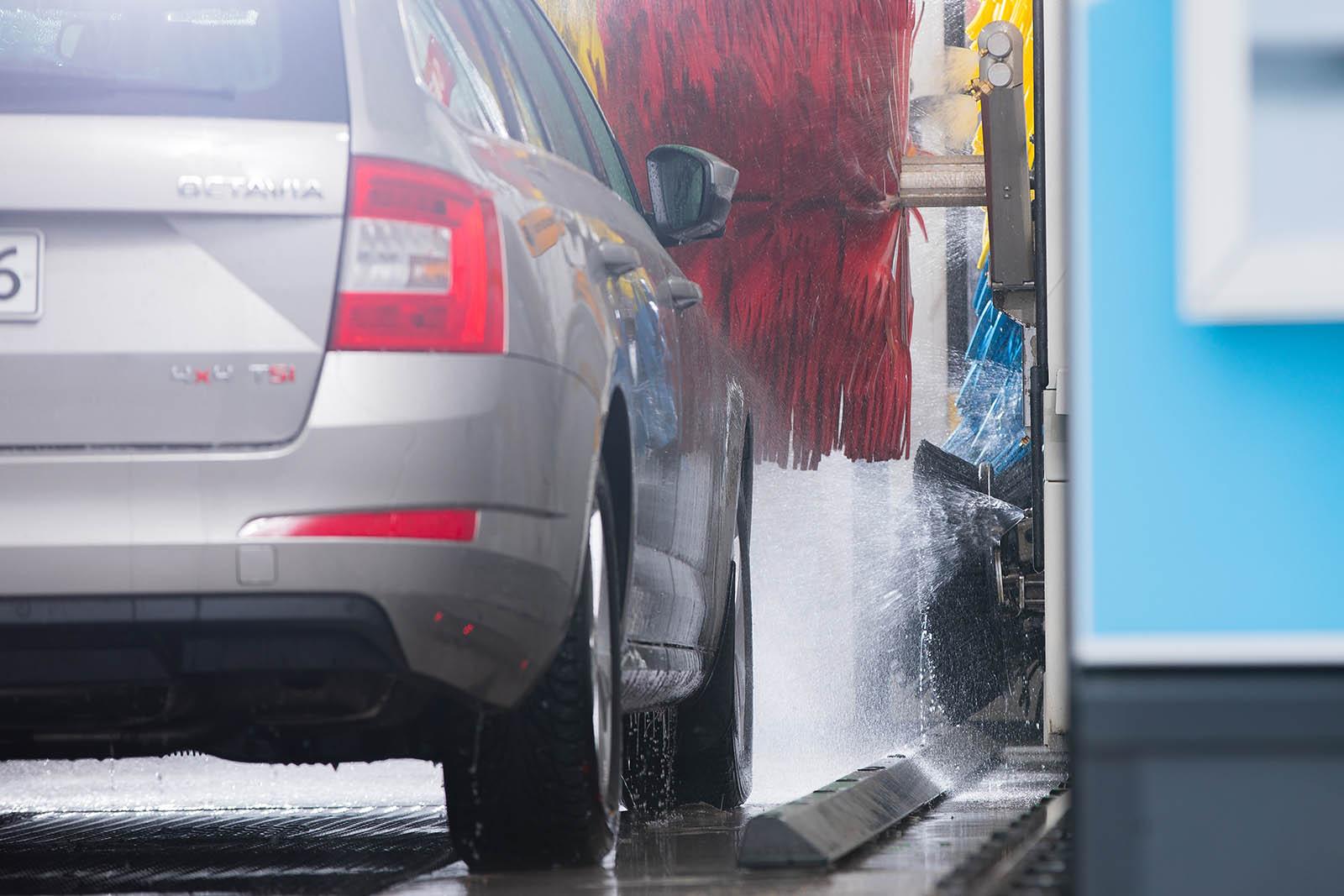 Perfect Premium sisältää muun muassa pehmoharjakiillotuksen, mikä palauttaa kiillon auton maalipintaan.