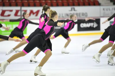 Suomen taitoluisteluliitto Kuvaaja Antti Lehto - muodostelmaluistelun markkinointi_referenssi STLL