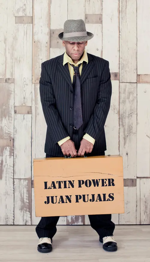 Juan Pujals - pysty