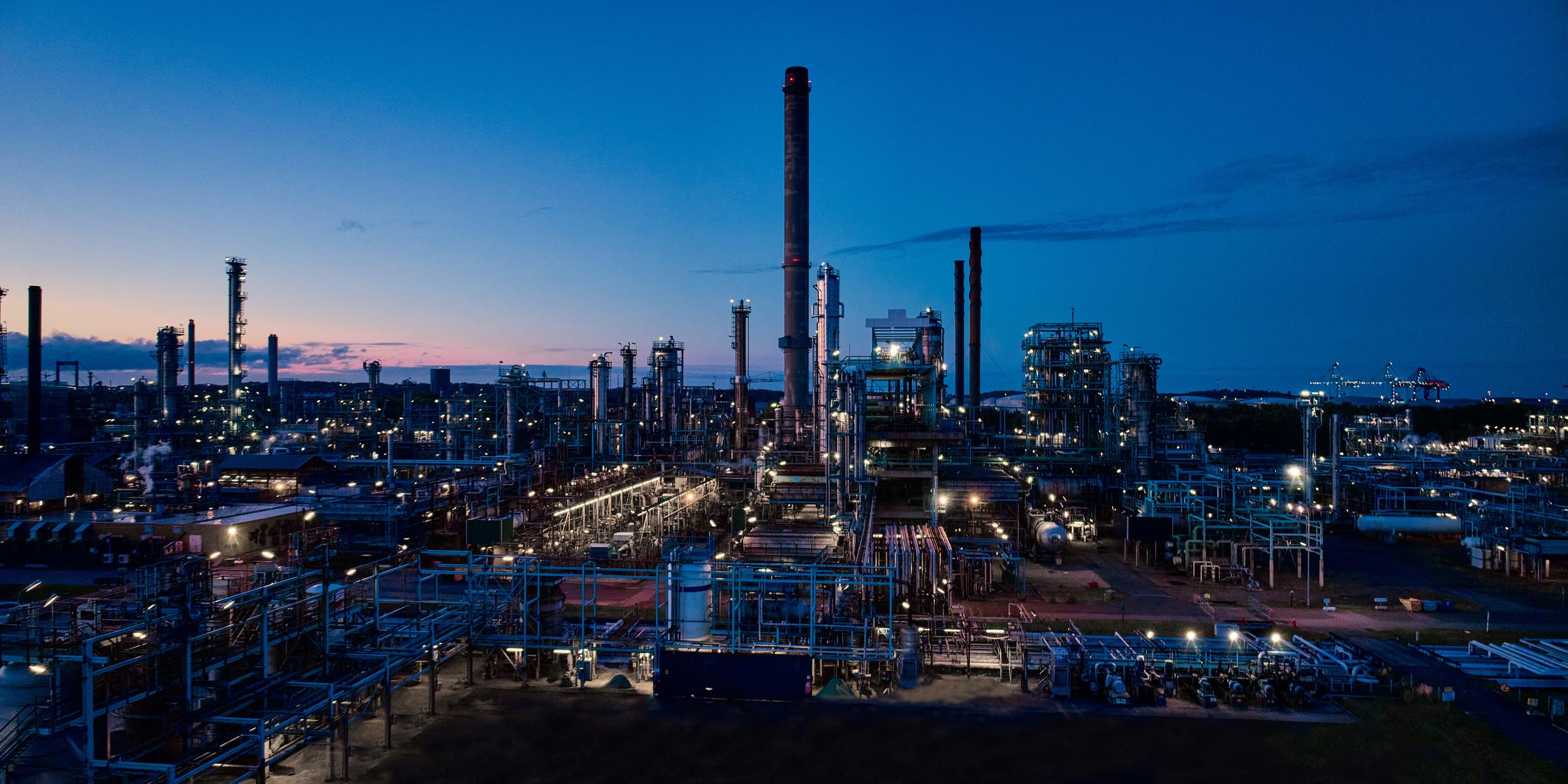 Raffinanderiet i soluppgång