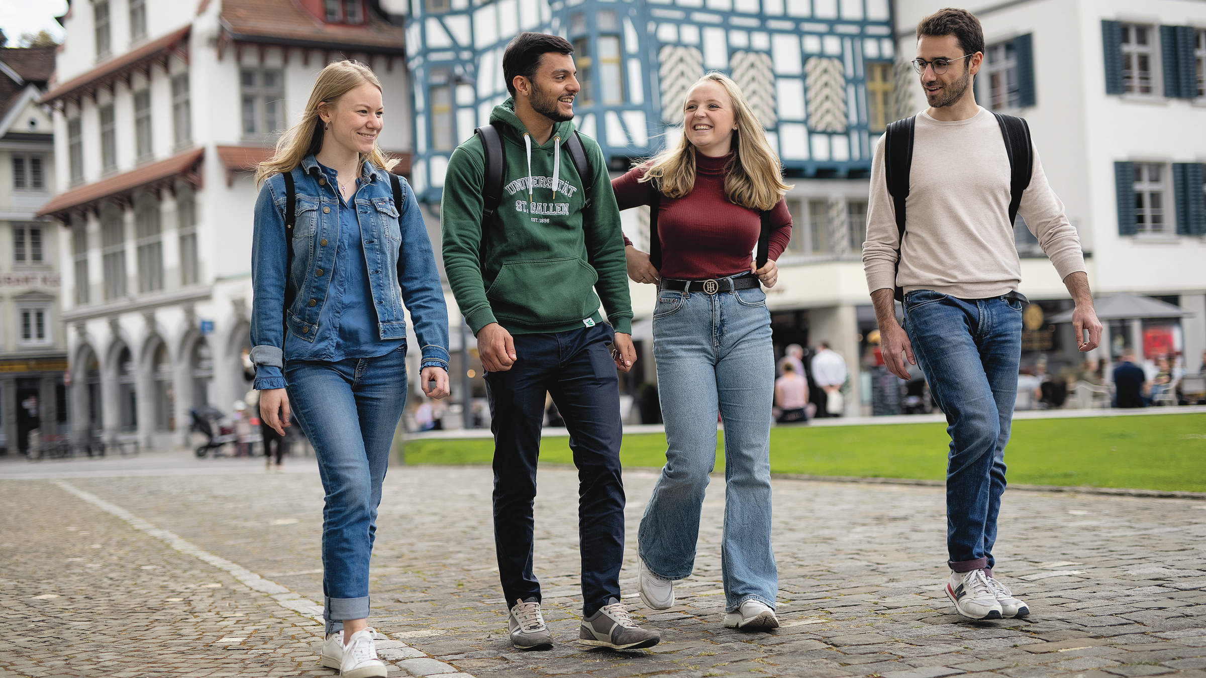 Group of students walking through St.Gallen’s old town during the HSG Banking Days Recruiting FoodTrail.
